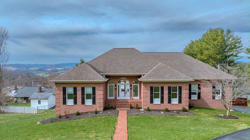 197 Florence Cir, Tazewell, VA, 24651-9653 | Card Image