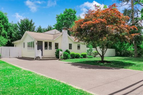5 Roosevelt Blvd, East Patchogue, NY, 11772-5913 | Card Image