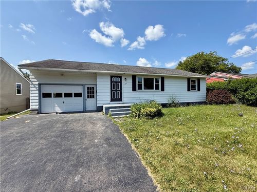 111 Deborah Dr, Liverpool, NY, 13088-6321 | Card Image