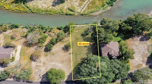 38 E Hampton Dr, Seguin, TX, 78155-6557 | Card Image