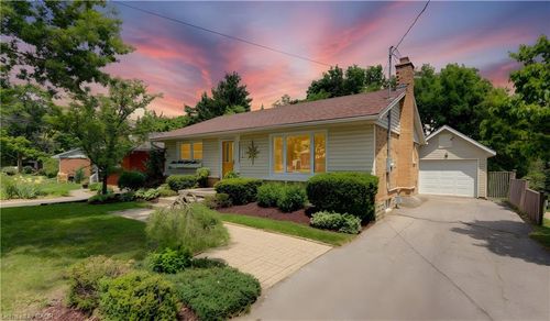 112 Chelsea Rd, Kitchener, ON, N2B1H9 | Card Image