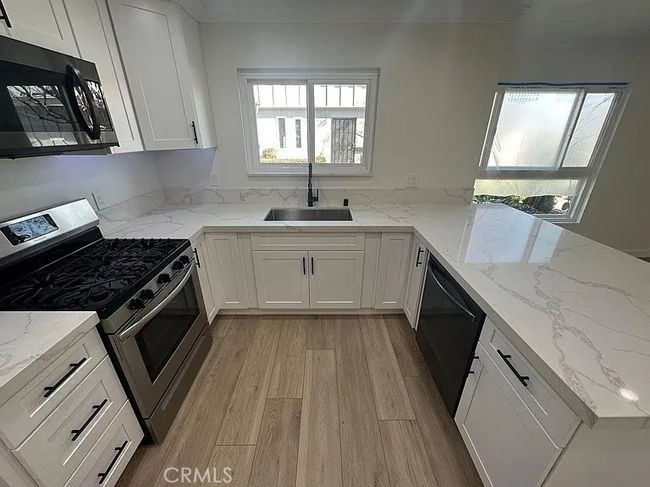 1109 E 1 St St, Condo with 3 bedrooms, 2 bathrooms and 2 parking in Tustin CA | Image 5