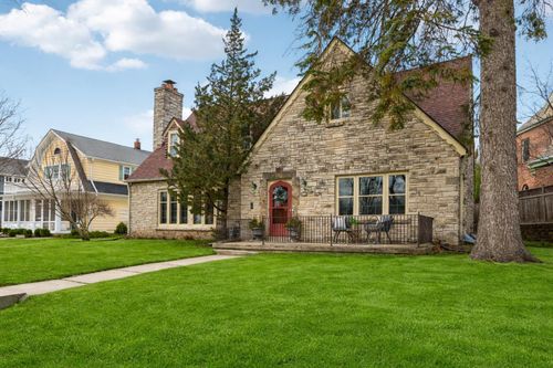 858 E Glen Ave, Whitefish Bay, WI, 53217-5216 | Card Image