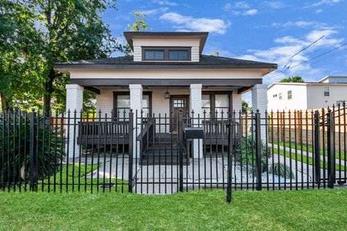 1211 Bingham St, Houston, TX, 77007-4213 | Card Image