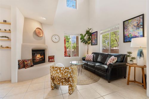 13 E Saddleback Mesa, Santa Fe, NM, 87508-2194 | Card Image