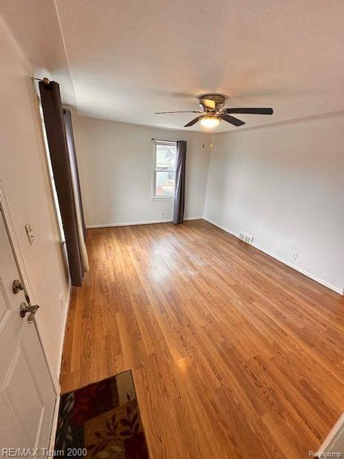 25626 Notre Dame St, Dearborn Heights, MI, 48125-1133 | Card Image