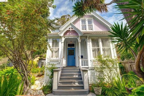 2009 Berkeley Way, Berkeley, CA, 94704-1009 | Card Image