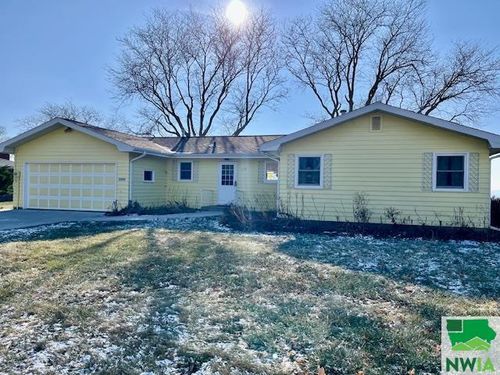 805 Valley View, Vermillion, SD, 57069 | Card Image