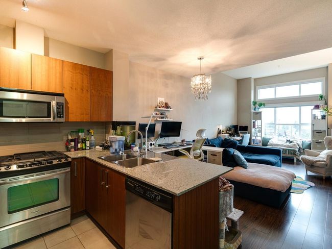 402 - 5889 Irmin Street, Condo with 1 bedrooms, 1 bathrooms and 1 parking in Burnaby BC | Image 2