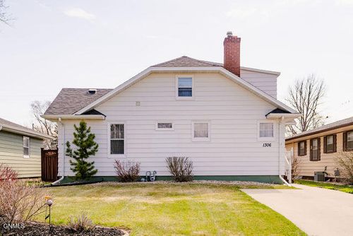 1306 5th Avenue Ne, Jamestown, ND, 58401 | Card Image
