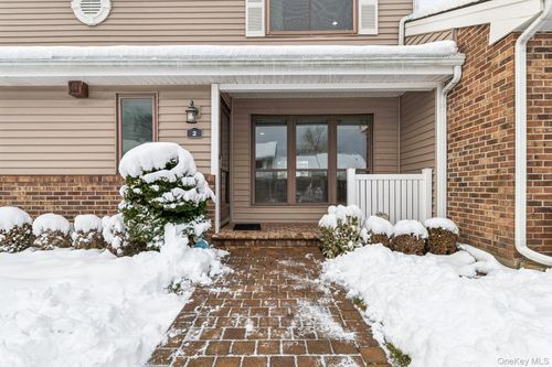 2 W Pond Ct, Smithtown, NY, 11787-5218 | Card Image