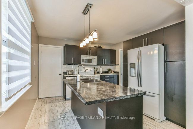 834 Viscount Rd, House other with 3 bedrooms, 2 bathrooms and 4 parking in London ON | Image 7