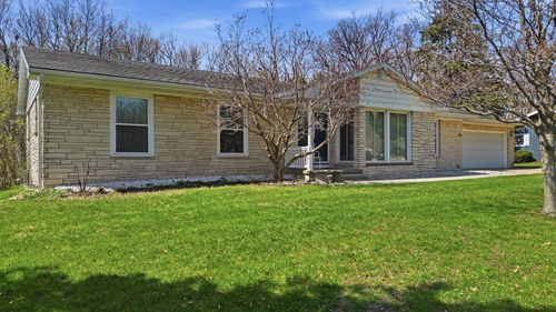 1739 Valley View Dr, Dixon, IL, 61021-8771 | Card Image