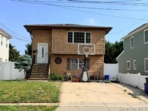 23 W Alhambra Ave, Lindenhurst, NY, 11757-6427 | Card Image