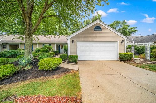 504 Greenside Dr, Painesville, OH, 44077-4800 | Card Image