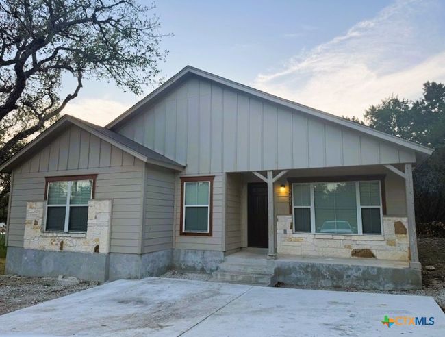 Front view of home. | Image 4