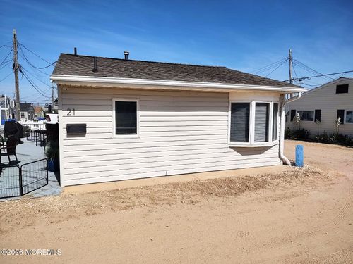 21 E Penguin Way, Lavallette, NJ, 08735-1318 | Card Image