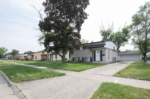 6739 Caribou St, Westland, MI, 48185-2735 | Card Image