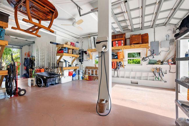 Spacious Garage | Image 38