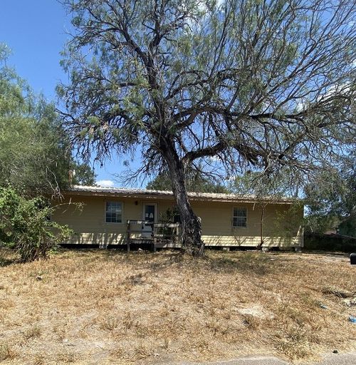 220 N Hartman St, Falfurrias, TX, 78355-3927 | Card Image
