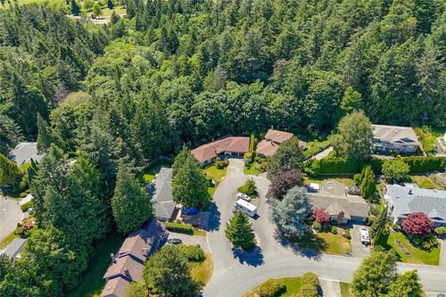 4770 Amblewood Dr, Saanich, BC, V8Y2S3 | Card Image