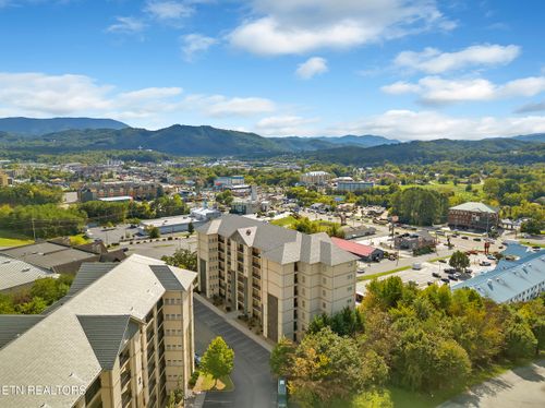 1303-124 Plaza Dr, Pigeon Forge, TN, 37863-4997 | Card Image