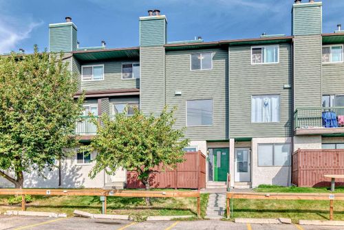 10-2511 38 Street Ne, Calgary, AB, T1Y4M7 | Card Image