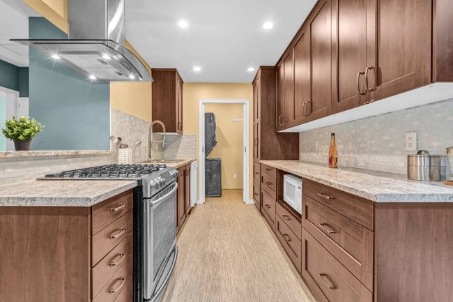 3356 Edinburgh St, House other with 2 bedrooms, 2 bathrooms and 4 parking in Port Coquitlam BC | Image 5