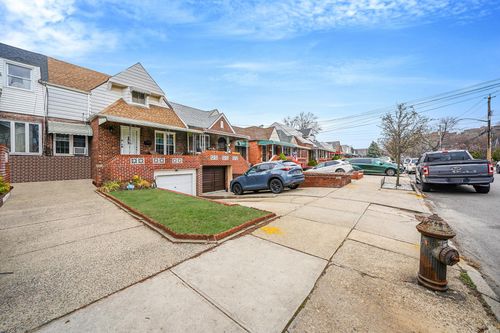 53 62nd St, Maspeth, NY, 11378 | Card Image
