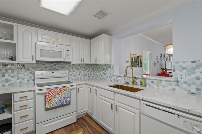 Beautiful quartz countertops. | Image 30