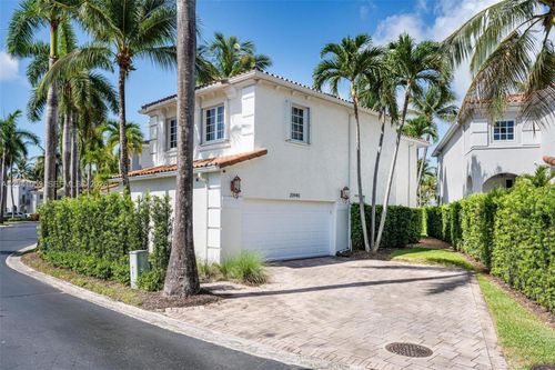 20940 Ne 31st Pl, Aventura, FL, 33180-3636 | Card Image