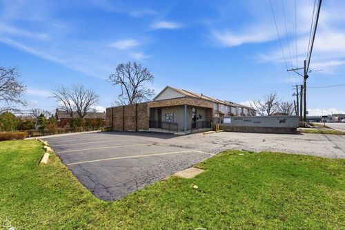 8507 S Roberts Rd, Justice, IL, 60458-2304 | Card Image