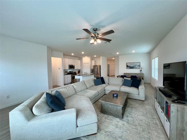 9138 Honey Mesquite, House other with 3 bedrooms, 2 bathrooms and 4 parking in Seguin TX | Image 8