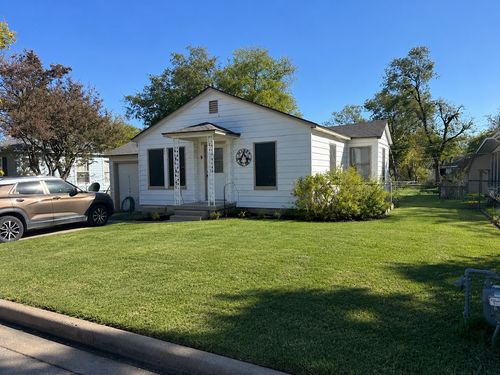 208 N Las Vegas Trl, White Settlement, TX, 76108-2128 | Card Image
