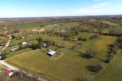 2360 Old Millersburg Road, Home with 3 bedrooms, 1 bathrooms and null parking in Paris KY | Image 2