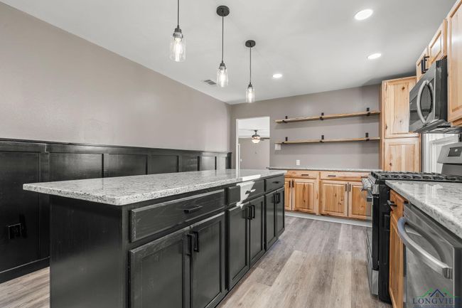 2210 E Harold St, House other with 4 bedrooms, 2 bathrooms and null parking in Gladewater TX | Image 9