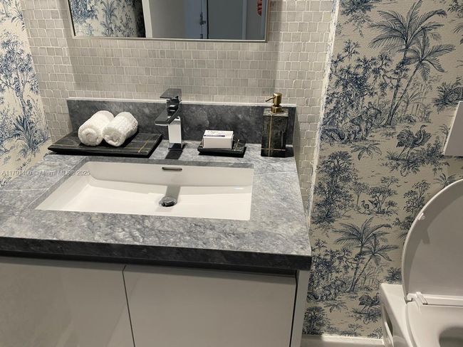 UNIT-803 - 700 Ne 26 Th Ter, Condo with 2 bedrooms, 2 bathrooms and null parking in Miami FL | Image 8