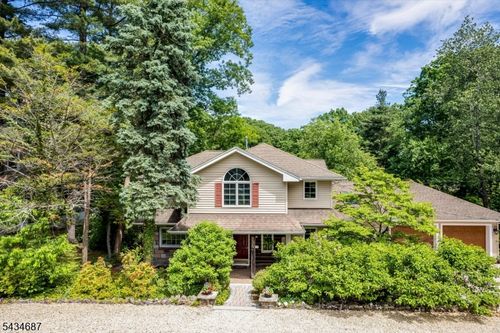 48 Rainbow Trl, Mountain Lakes, NJ, 07046-1726 | Card Image