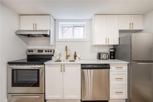 lower-40 Delaware Ave, Hamilton, ON, L8M1T4 | Card Image