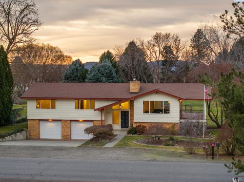 10220 Maple Dr, Pasco, WA, 99301-6529 | Card Image