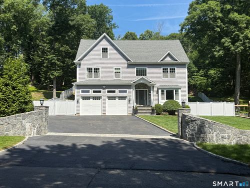 17 Woodlawn Dr, Trumbull, CT, 06611-3813 | Card Image