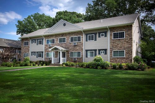 apt-2d-556 New Hwy, Hauppauge, NY, 11788-1100 | Card Image