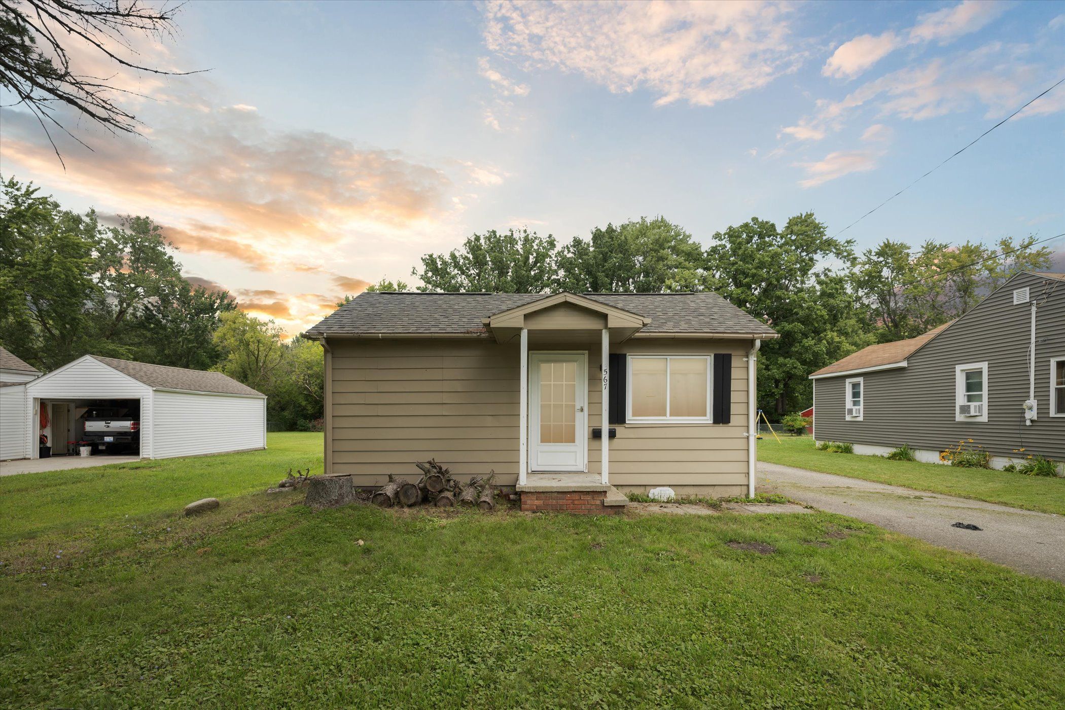 Helen St, Mount Morris, MI 48458