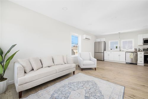 2-1 Nobert St, Warren, RI, 02885-2511 | Card Image