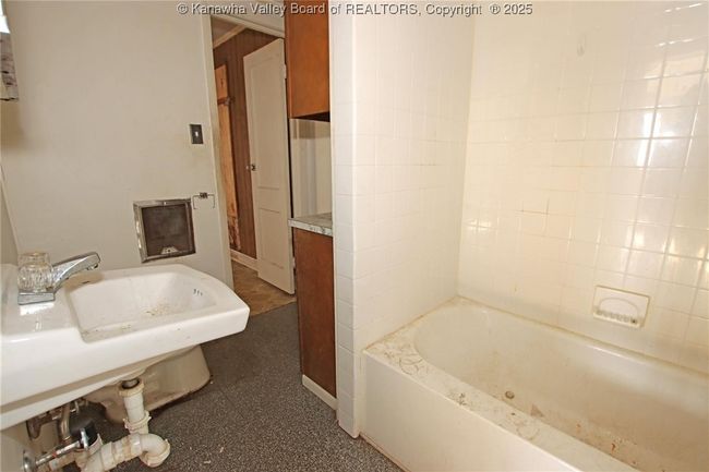 2207 W Virginia Ave, Home with 0 bedrooms, 0 bathrooms and null parking in Dunbar WV | Image 22