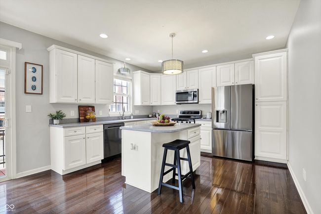 73 11 Th St Nw, Condo with 3 bedrooms, 3 bathrooms and null parking in Carmel IN | Image 14
