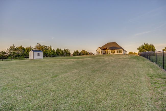 Yard at dusk | Image 25