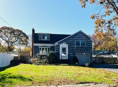 22 Bay 2nd Street, House other with 3 bedrooms, 1 bathrooms and null parking in Islip NY | Image 1