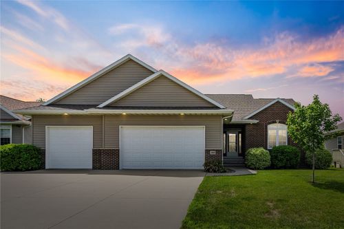 300 N 17th Ave, Hiawatha, IA, 52233-2383 | Card Image