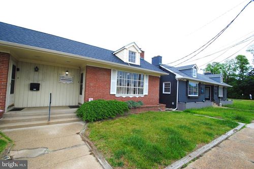 313 W Broad St, Burlington, NJ, 08016-1343 | Card Image